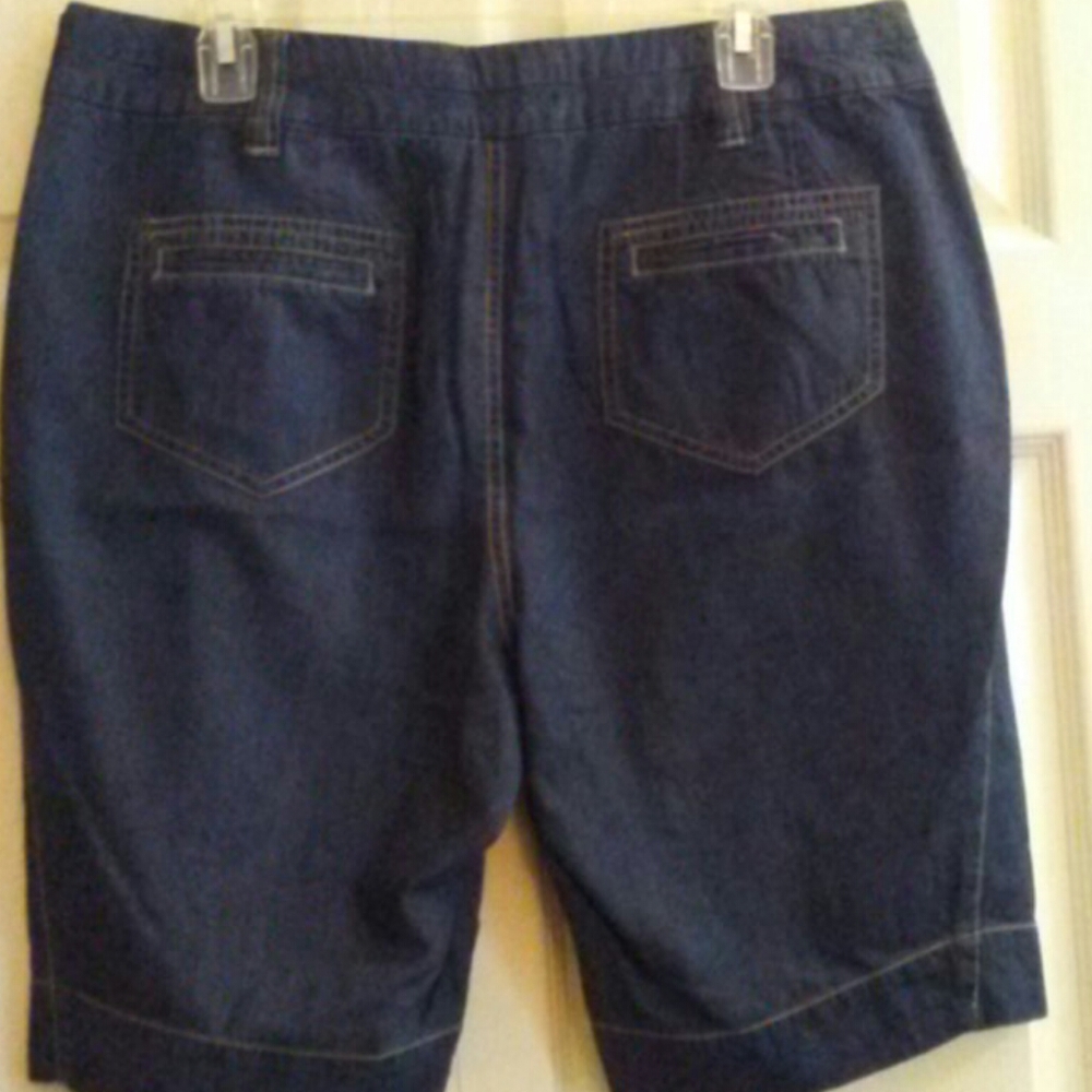 Shorts - Picture 5 of 6